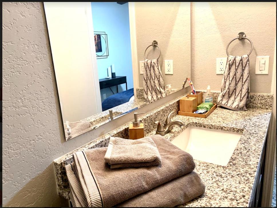 Private Bedroom Suite - Communal House Near Integris Oklahoma City Kültér fotó
